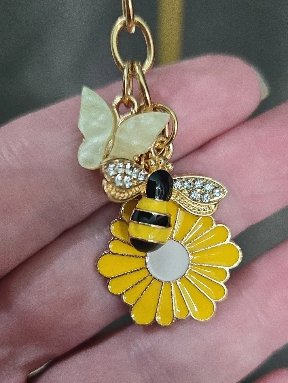 Gold-Tone Bee & Yellow Daisy Key Charm Keyring